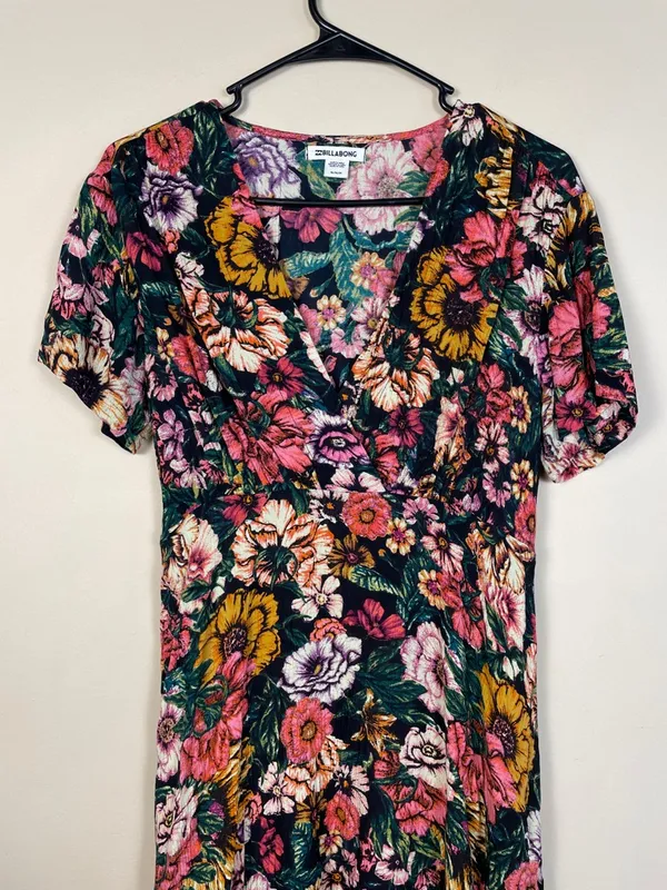 Billabong Women’s Floral Print Multicolor V-Neck Tie Back Short Sleeve Dress - Image 2