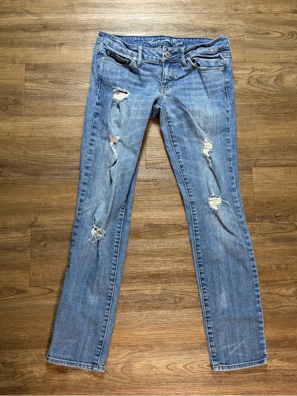American Eagle Outfitters Light Blue Distressed Straight-Leg Jeans - Image 4