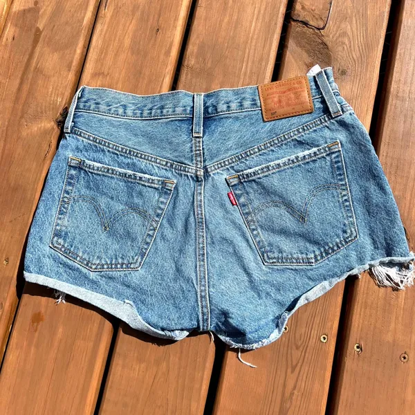 Levi's Jean Shorts 501 Button Fly Blue Distressed Cut Off Denim Womens 28 - Image 2
