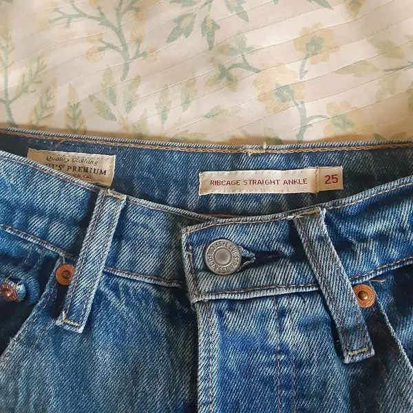 Levi’s Ribcage Jeans - Image 7