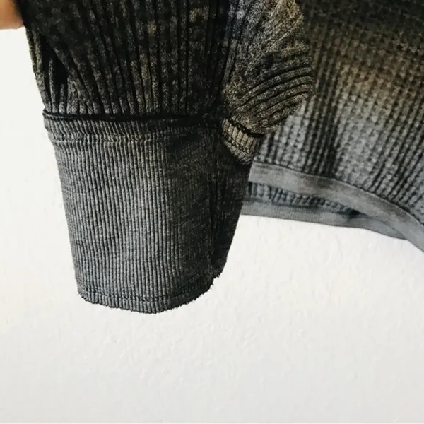 We The Free Free People South‎ Side V Neck gray Thermal Top size M - Image 7