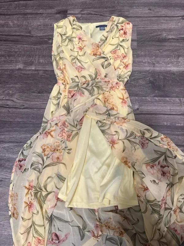 Suzy Shier Cream Floral High-Low Wrap Dress - Image 3