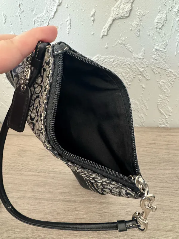 Coach Vintage Y2K Black Signature Canvas Wristlet - Image 5