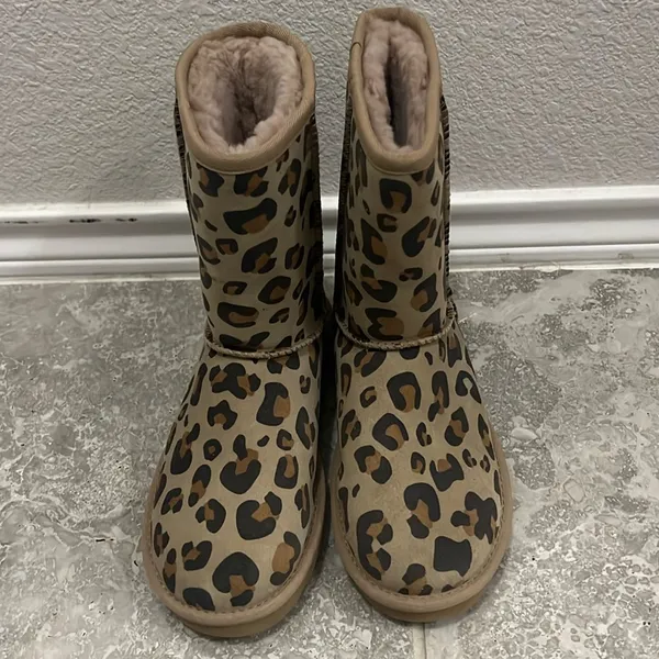 UGG Genuine Sheepskin Lined Leopard Print Boots, Size EU36 US5 New in Box - Image 8