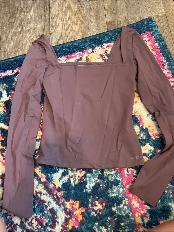 Aritzia Babaton contour Square Neck Long Sleeve Top - Image 4