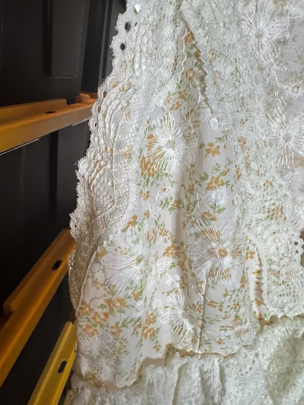NWOT POL Ivory Ditsy Floral Eyelet Lace Cami Top Boho Cottagecore Peplum Small - Image 5