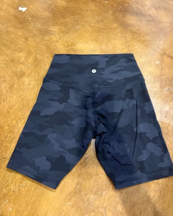 Lululemon black camo shorts  - Image 3