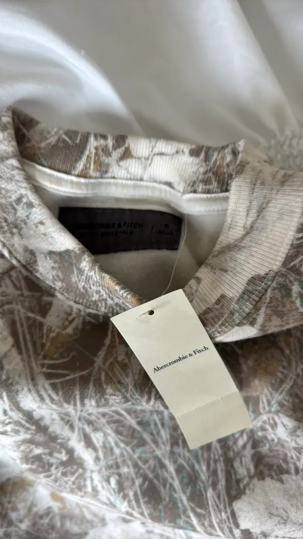 Abercrombie camo crewneck - Image 2