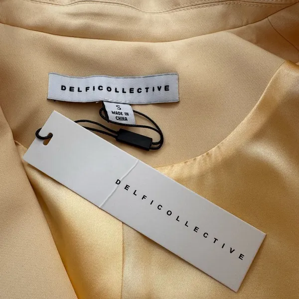 Delfi collective Emily cropped blazer in banana nwt s - Image 4