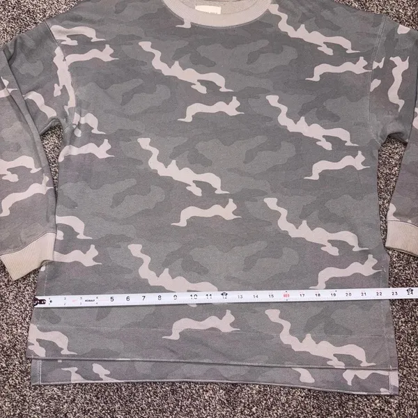 American Eagle camo crewneck - Image 3
