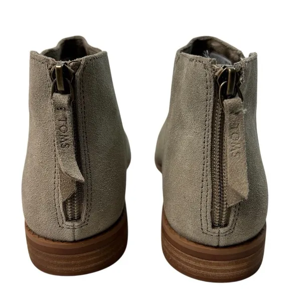 TOMS Women's Rylie Ankle Bootie Taupe Gray Natural Suede Size 8‎ Round Toe Zip - Image 5