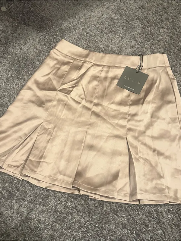 Le Lis Beige Pleated Mini Skirt - Image 3