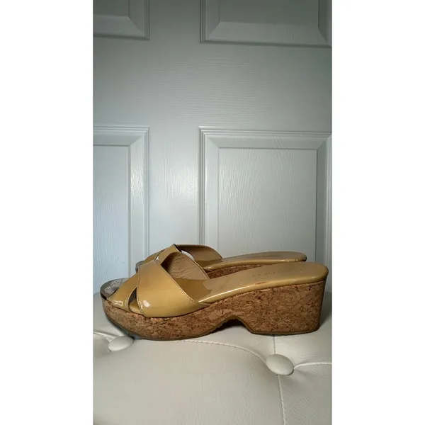 Jimmy Choo Wedge Sandals Slide 7 Tan Patent Leather Cork Heel‎ Logo Toe Plate - Image 4