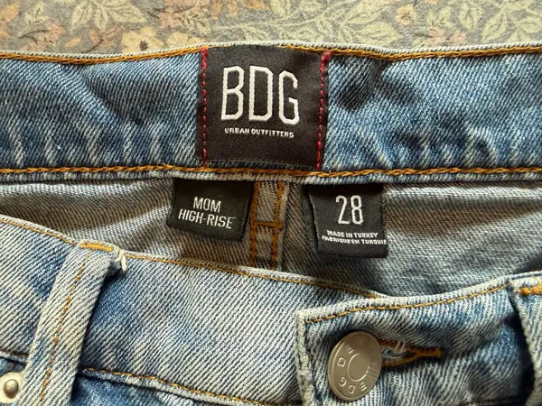 BGD Urban Outfitters Jeans High-Rise Mom - Image 4