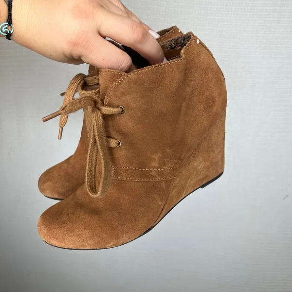 Dolce Vita Brown Suede Lace Up Wedge Ankle Boots Round Toe Size 7.5 - Image 3