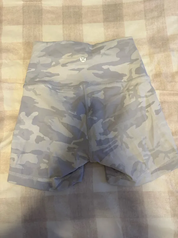 Lululemon Wunder Train Shorts - Image 2
