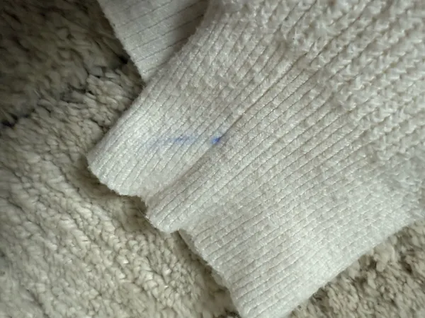Old navy sweater  - Image 3