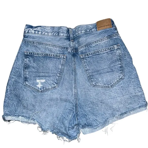 AE distressed denim jean mom shorts American Eagle outfitters size 4 light wash - Image 3