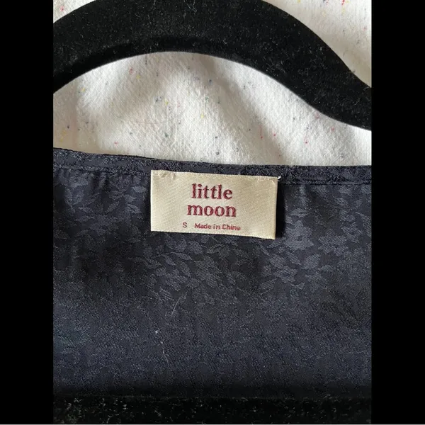 Aritzia Little Moon Blouse Size Small - Image 4