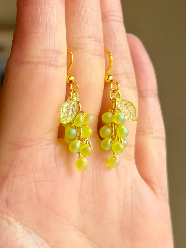 Handmade aurora light green tiny drop Czech glass grape muscat dangle earrings💚 - Image 4
