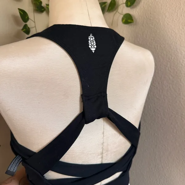 Free People Movement athletic black Sports Bra Size Medium - Image 4