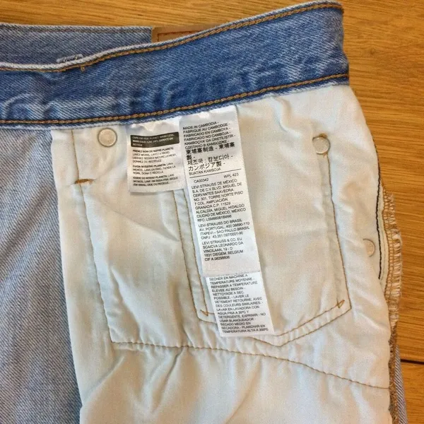 Levi’s 501 Jean shorts 32 button-fly medium wash distressed - Image 10