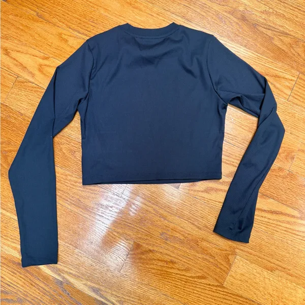 🌸adidas women Black Ribbed Crew Neck Patch Logo Top - Image 4