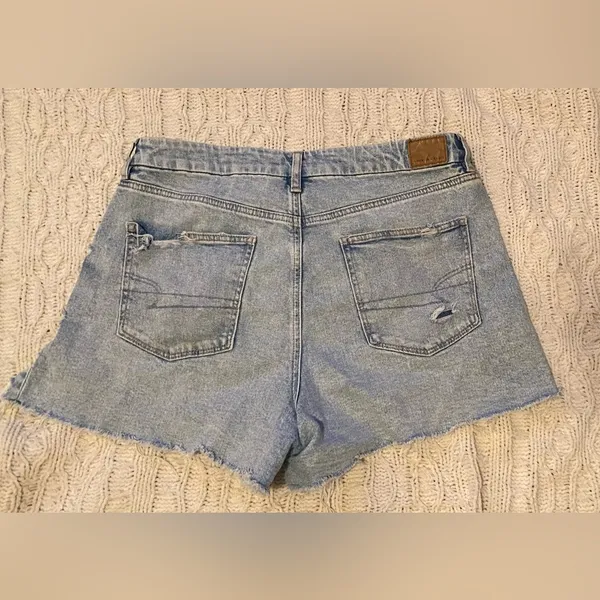 American Eagle Distressed Curvy Mom Shorts - Image 2