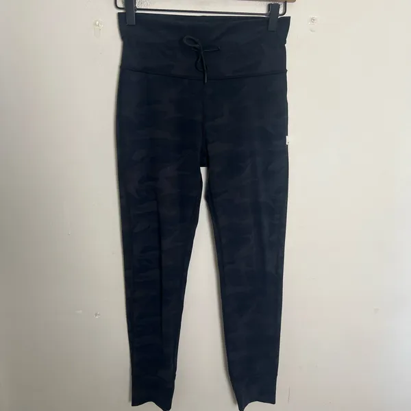 Vuori- Daily Leggings Black Camo Size XS - Image 2
