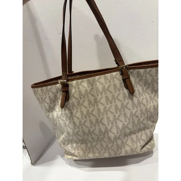 Michael Kors Jet Set Travel Tote - Vanilla MD tote Hang Tag Logo - Image 6