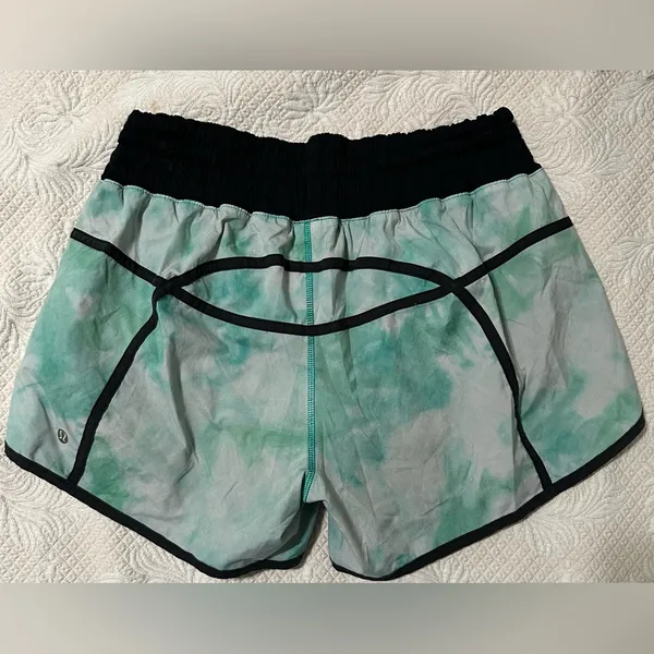 Lululemon Tracker Short II *2-way Stretch Spray Dye White Blue Tropics / Black - Image 4