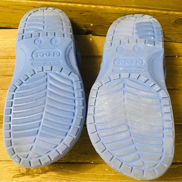 Crocs lite blue men's size 4 women size 6 - Image 5