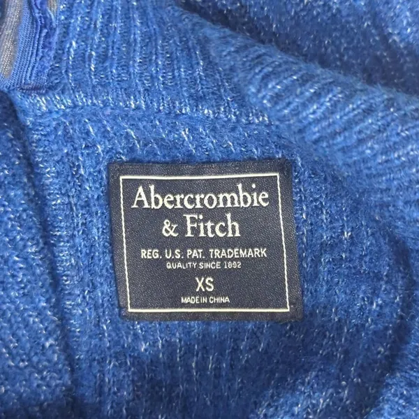 Abercrombie & Fitch Women's Royal Blue Keyhole Back Cable Knit‎ Sweater| XS - Image 5