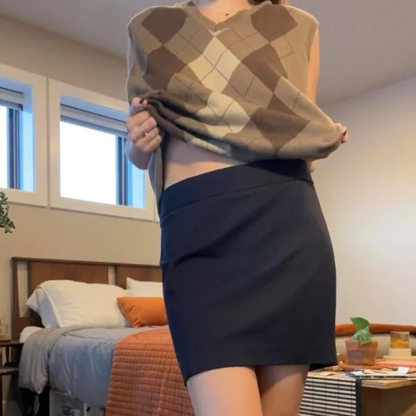 Vintage y2k Van Heusen tan and brown argyle plaid knit vest 🔥 - Image 2