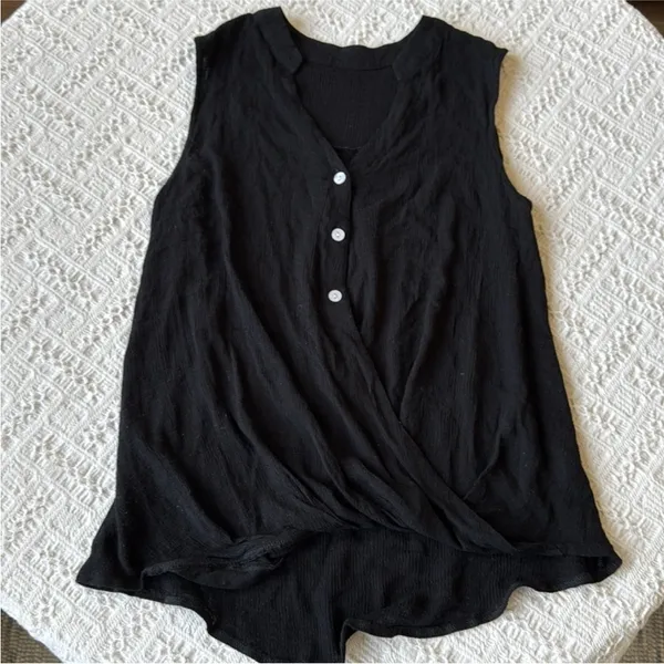 Elegant Black Sleeveless Women's Tank Top - Image 2
