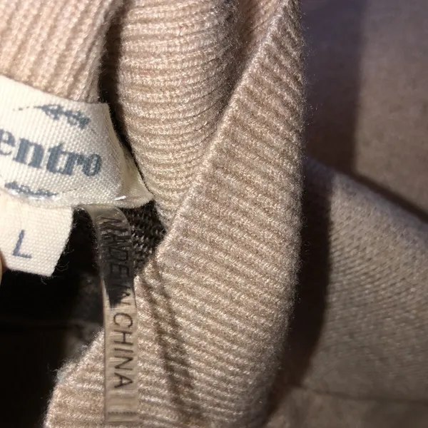Entro leopard print sweater size large with high side slits - Image 8