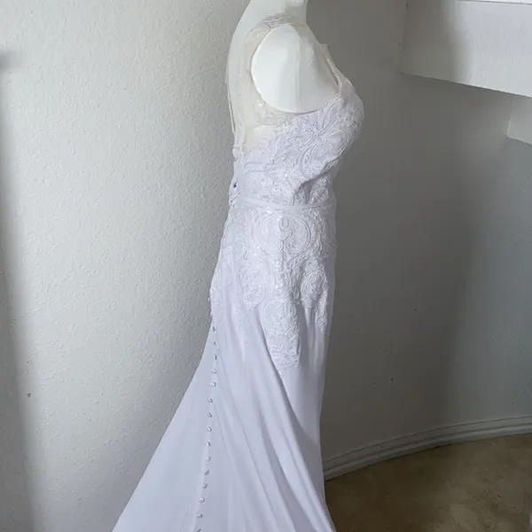 Women’s White Wedding Dress Size 10 NWOT - Image 7