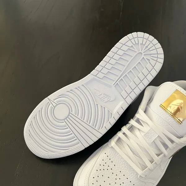 New NIKE Air Jordan 1 Retro Low 'White Metallic Gold' - Image 4