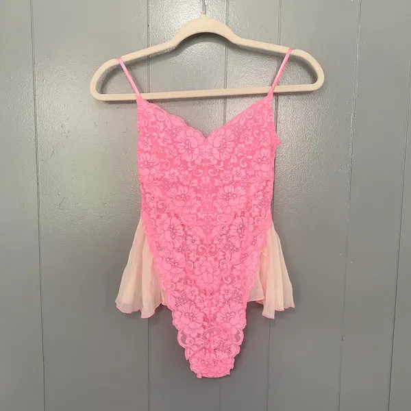 NEW Free People HAH Pink Rose Quartz Maid to Wear Fluttery Lace Bodysuit S - Image 3