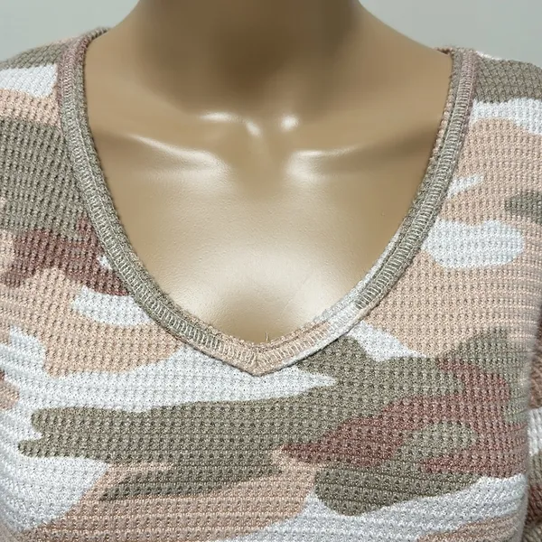 American Eagle Long Sleeve Oversized Peach Camo Waffle Knit Top size XS - Image 2