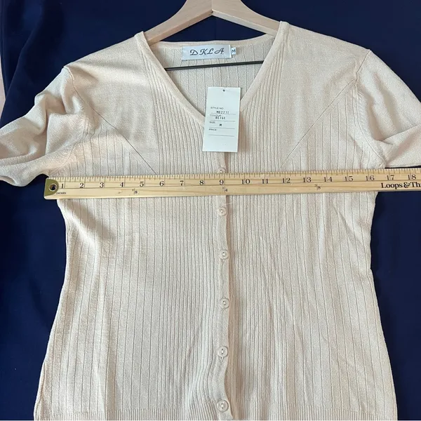 DKLA Beige Stretch Knit Ribbed Long Sleeve V-Neck‎ Button Front Cardigan Size M - Image 11