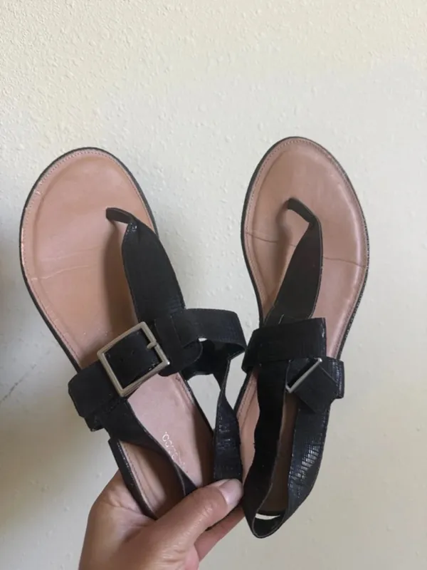 Style & Co. Black Thong Sandals with Tan Footbed and Buckle - Image 3
