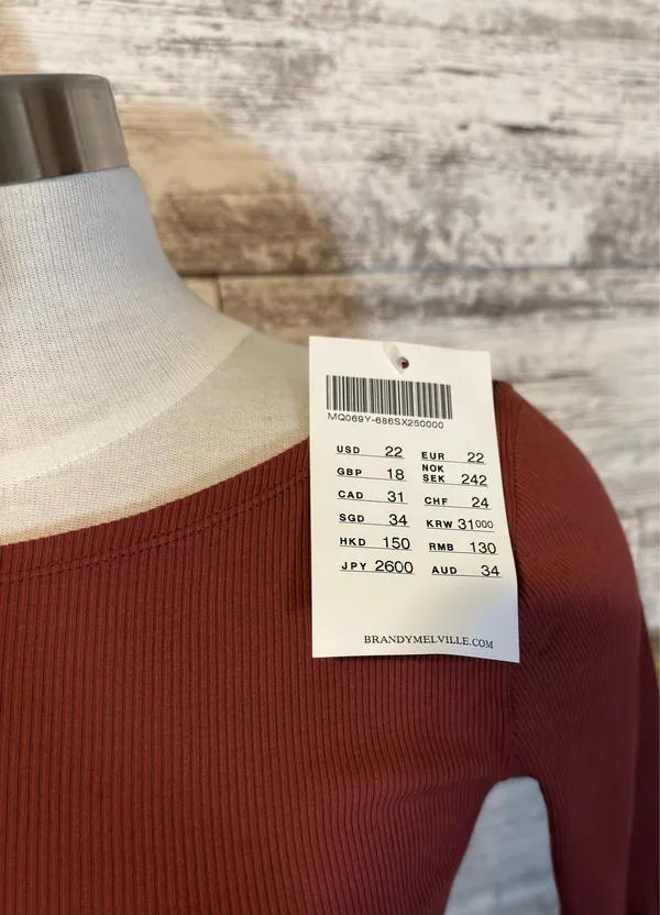 Brandy Melville 3/4 Sleeve Top  - Image 5