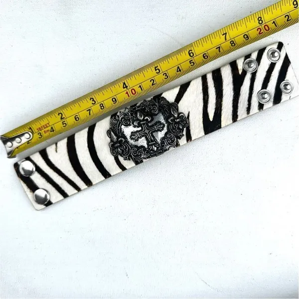 Zebra calf hair silver cross wide snap bracelet - Image 8