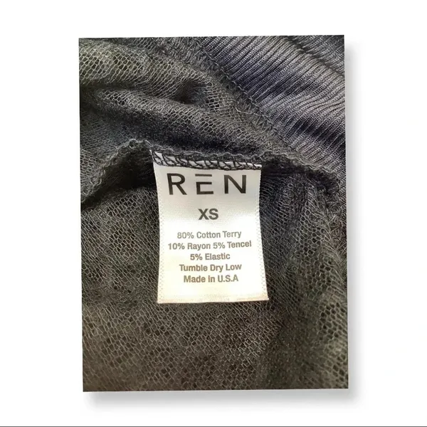Alexis Ren Size Large Revolve Black and Res Sports Sweatshirt. New With Tags - Image 4