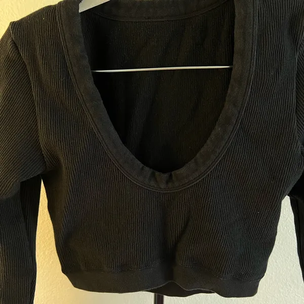 Alo Black Ribbed Top - Image 10