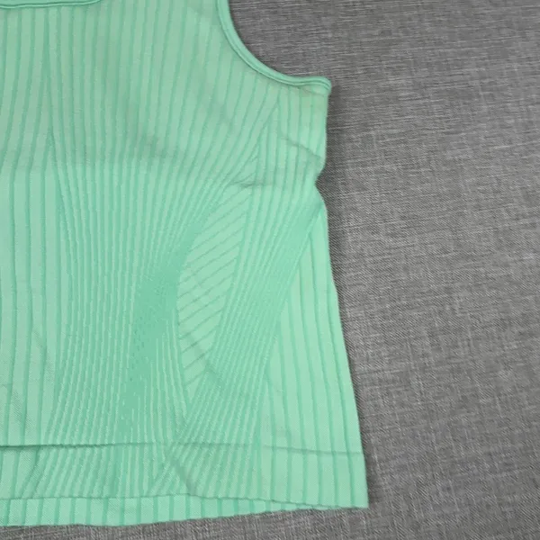 Lululemon Tank Top Womens Small Green Cropped Built-In Bra Moisture Wicking Yoga - Image 4