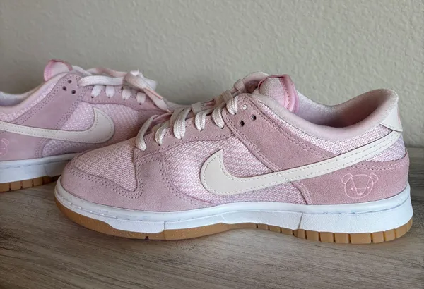 NEW Women's Nike SE panda dunks - Image 2