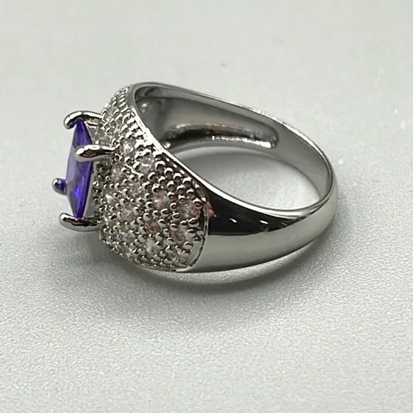 Boutique Silver plated & amethyst ring size 9. - Image 5