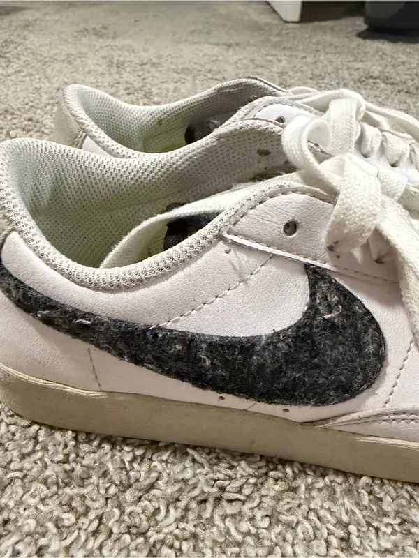 Nike Blazer Low SE Women's Size 7 Wool Pack White Black DA4934-100 - Image 2
